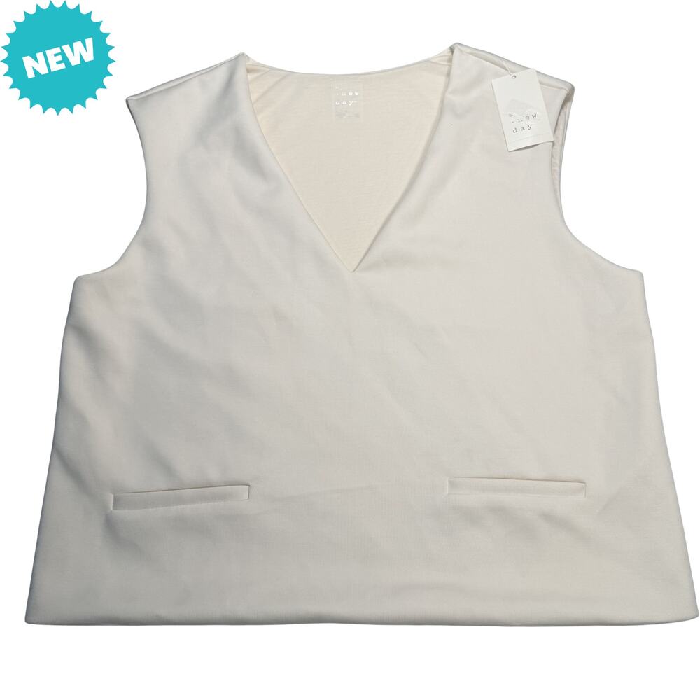 A New Day Tank Women's Large Cream Boxy V-Neck Faux Pockets NWT